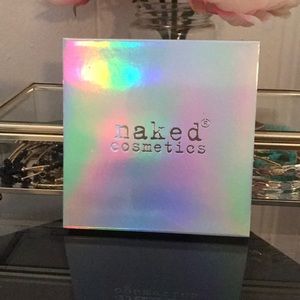 Naked cosmetics highlighter pallet